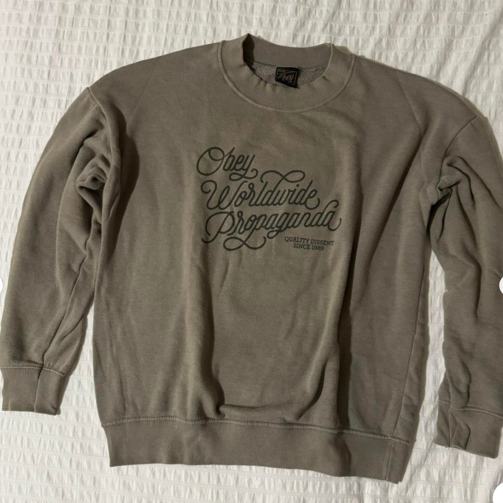 sweatshirt